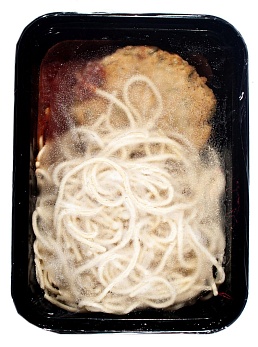 Куриный оладушек со спагетти под томатным соусом замороженный Creative Kitchen, 0.25 кг.